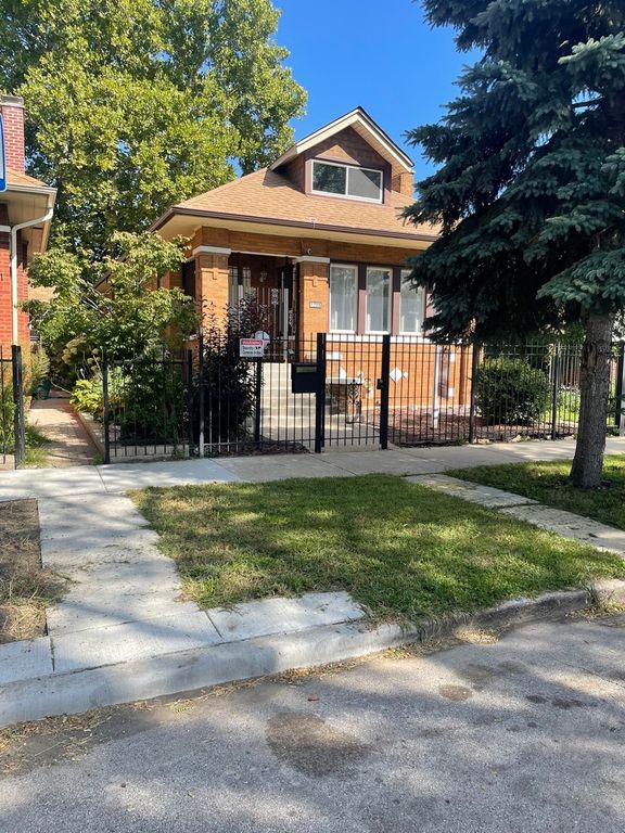 7715 S Oglesby Avenue, Chicago, IL 60649