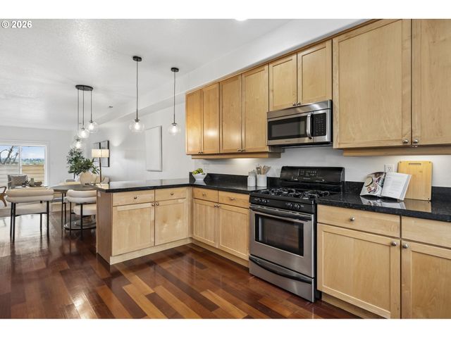 4830 Sw VIEW POINT Ter, Portland, OR 97239
