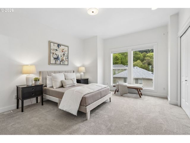 4830 Sw VIEW POINT Ter, Portland, OR 97239