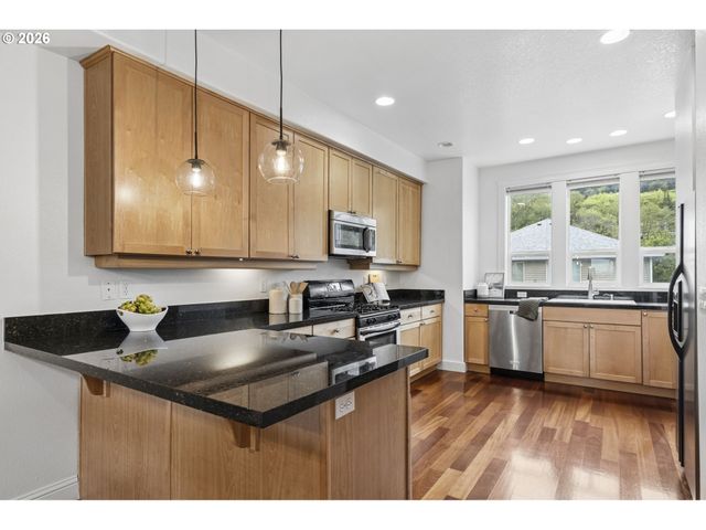 4830 Sw VIEW POINT Ter, Portland, OR 97239