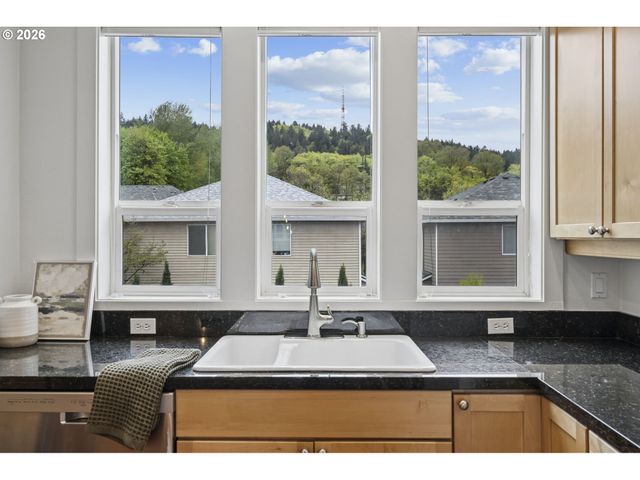 4830 Sw VIEW POINT Ter, Portland, OR 97239