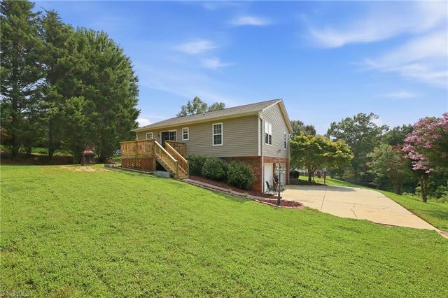270 Bridgewater Road, Mount Airy, NC 27030