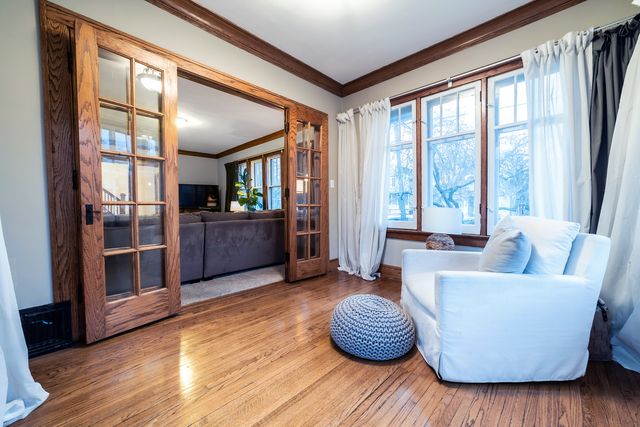 489 Division Street, Elgin, IL 60120