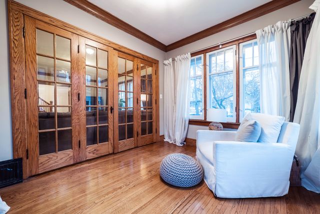 489 Division Street, Elgin, IL 60120