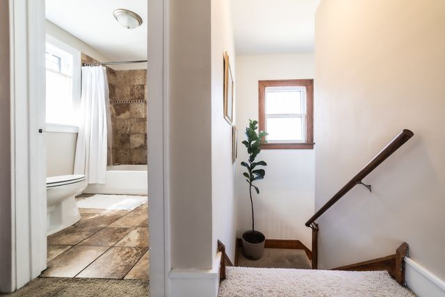 489 Division Street, Elgin, IL 60120