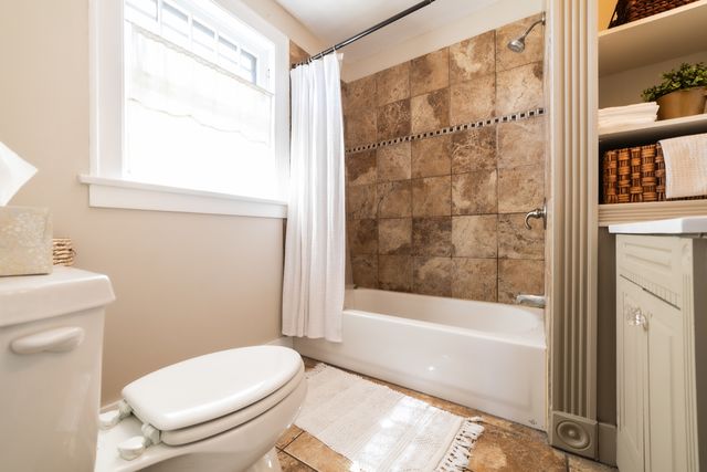 489 Division Street, Elgin, IL 60120