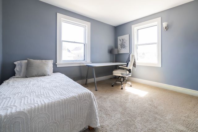 489 Division Street, Elgin, IL 60120