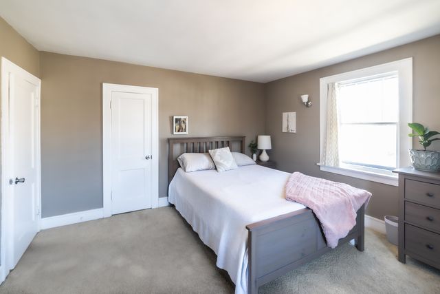 489 Division Street, Elgin, IL 60120