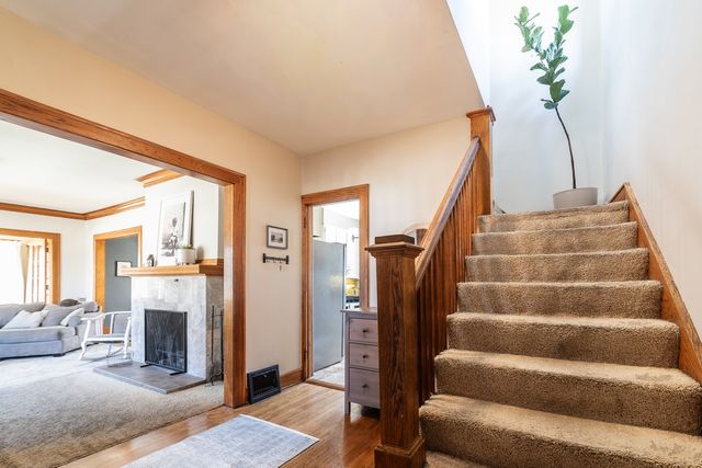 489 Division Street, Elgin, IL 60120