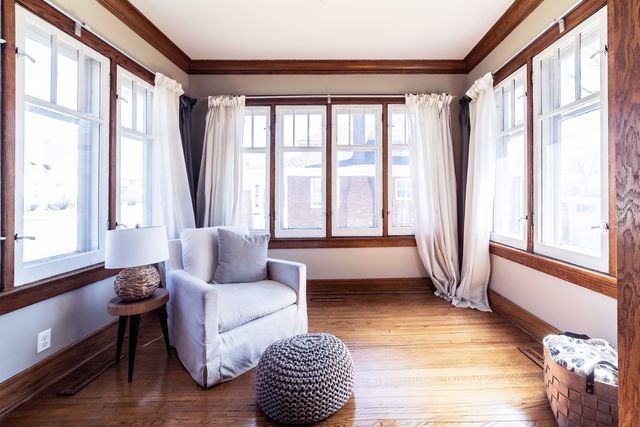 489 Division Street, Elgin, IL 60120