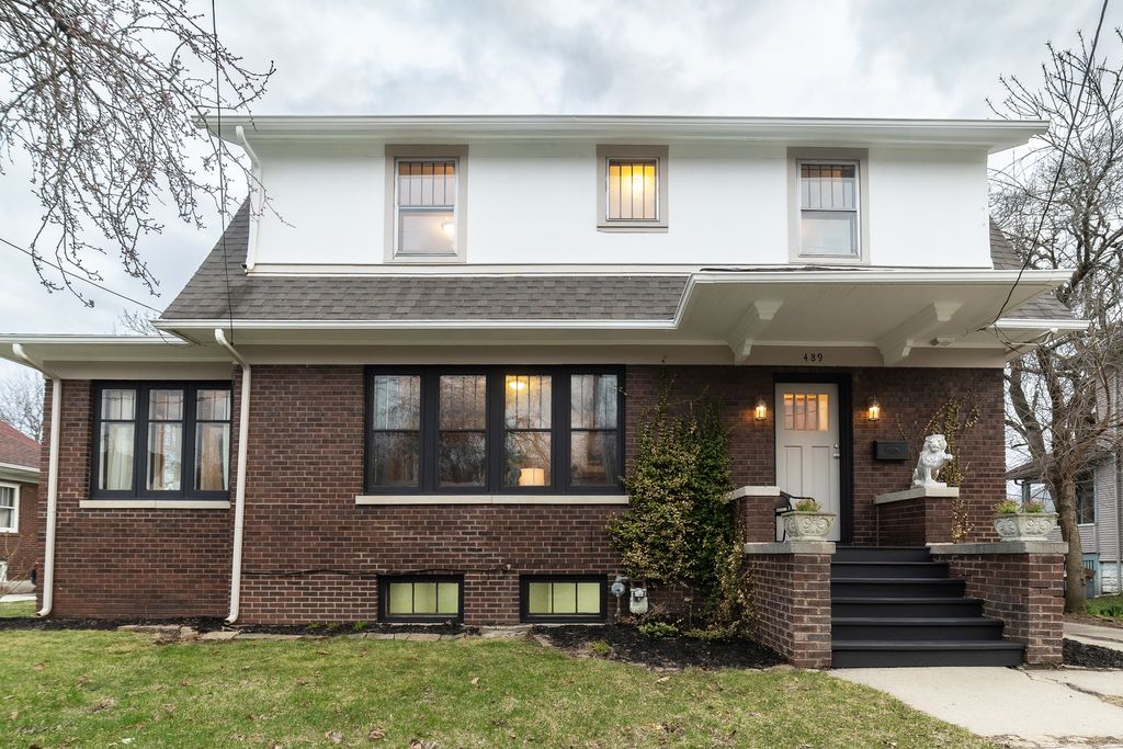 489 Division Street, Elgin, IL 60120
