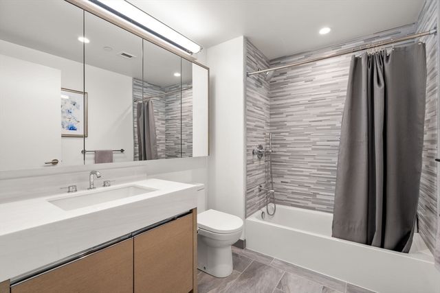 100 Lovejoy Wharf 11D, Boston, MA 02114