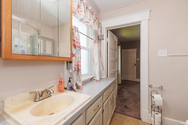 221 W Memorial Drive, Muncie, IN 47302
