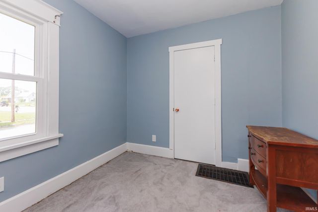 221 W Memorial Drive, Muncie, IN 47302