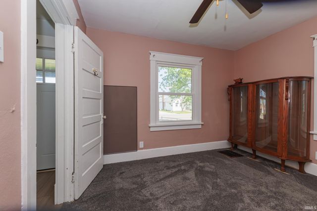 221 W Memorial Drive, Muncie, IN 47302