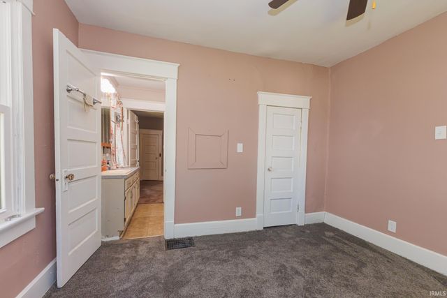 221 W Memorial Drive, Muncie, IN 47302