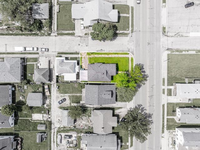 221 W Memorial Drive, Muncie, IN 47302