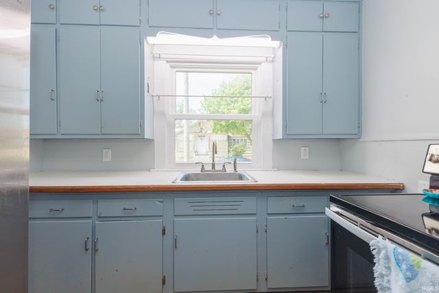 221 W Memorial Drive, Muncie, IN 47302