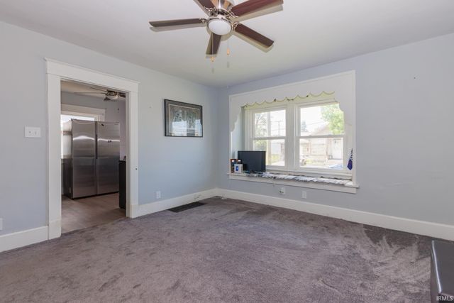 221 W Memorial Drive, Muncie, IN 47302