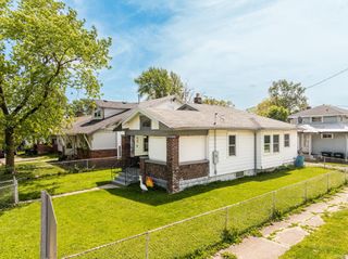 221 W Memorial Drive, Muncie, IN 47302