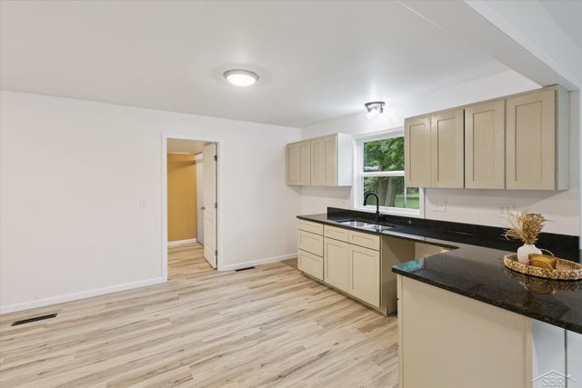 716 N Cass Avenue, Vassar, MI 48768