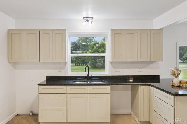 716 N Cass Avenue, Vassar, MI 48768