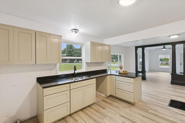 716 N Cass Avenue, Vassar, MI 48768