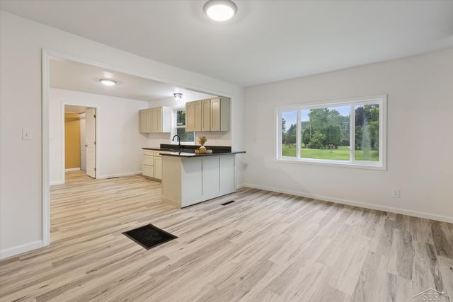 716 N Cass Avenue, Vassar, MI 48768