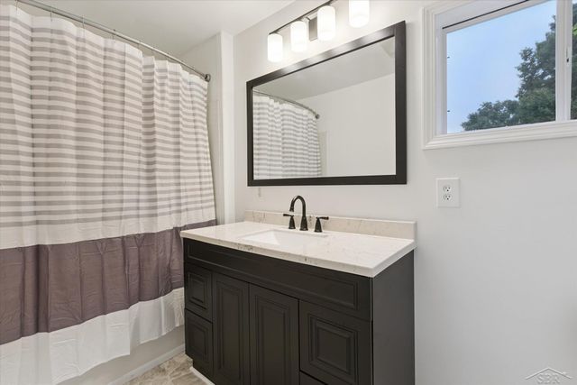 716 N Cass Avenue, Vassar, MI 48768