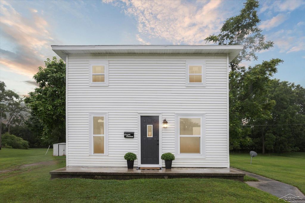 716 N Cass Avenue, Vassar, MI 48768