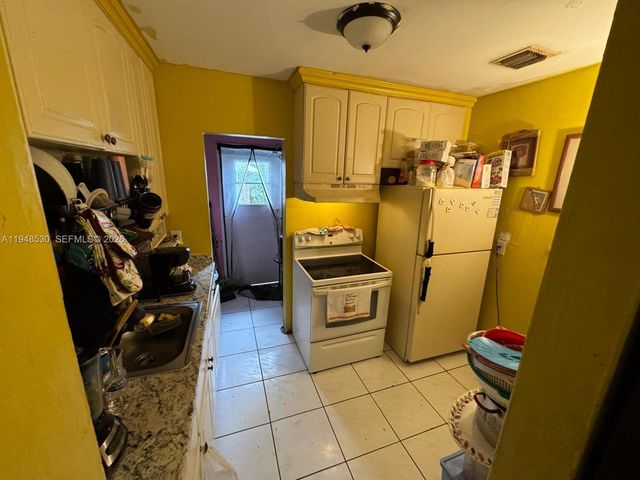 140 NE 193rd Ter, Miami, FL 33179