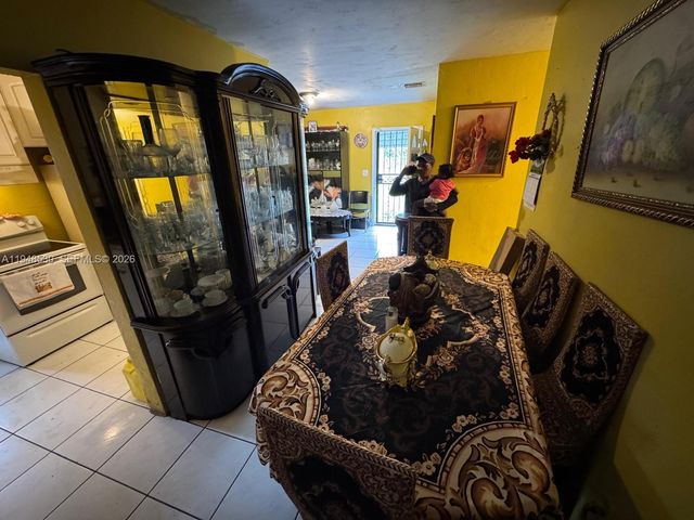 140 NE 193rd Ter, Miami, FL 33179