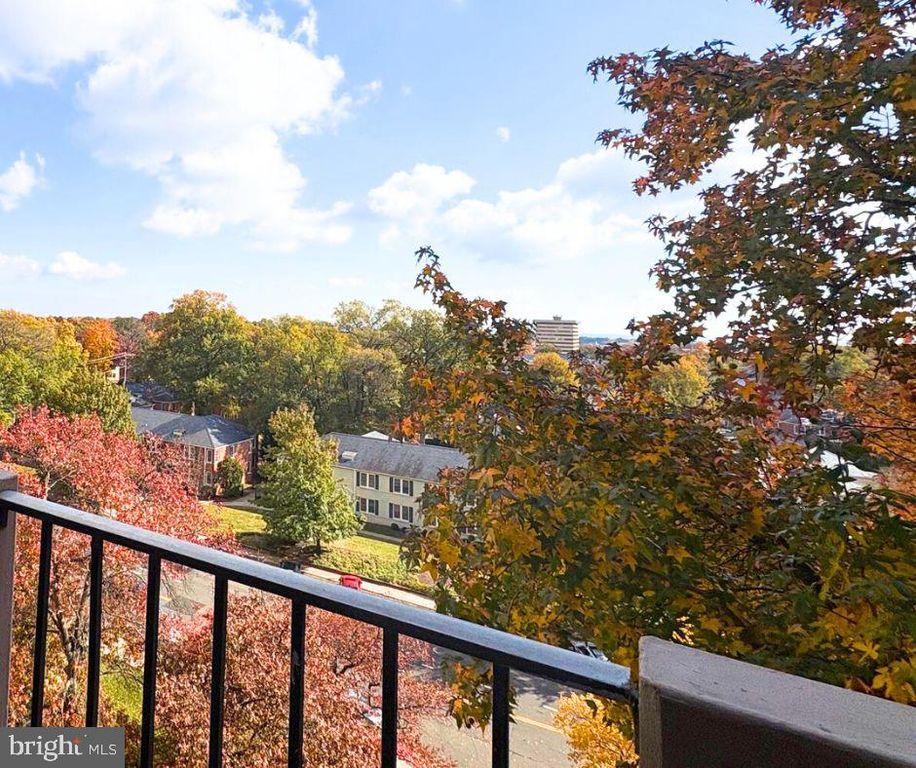 4141 N HENDERSON RD #702, Arlington, VA 22203