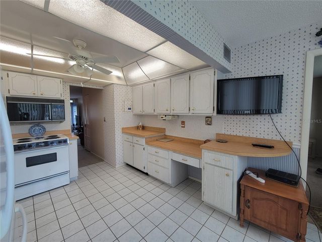 4715 BAY STREET NE 225, St Petersburg, FL 33703