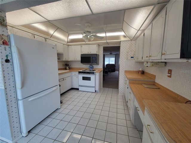 4715 BAY STREET NE 225, St Petersburg, FL 33703