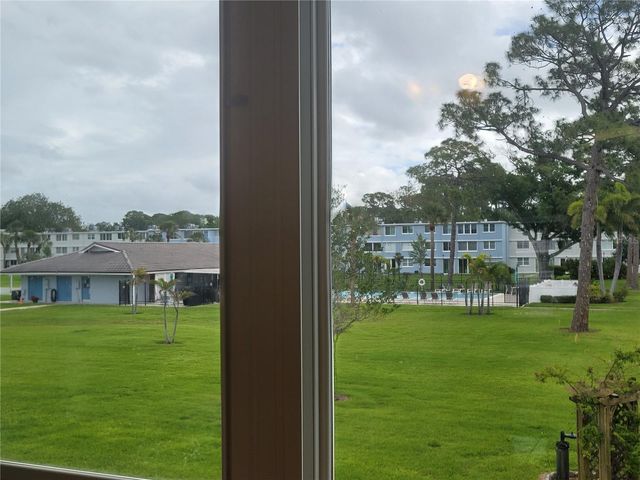 4715 BAY STREET NE 225, St Petersburg, FL 33703