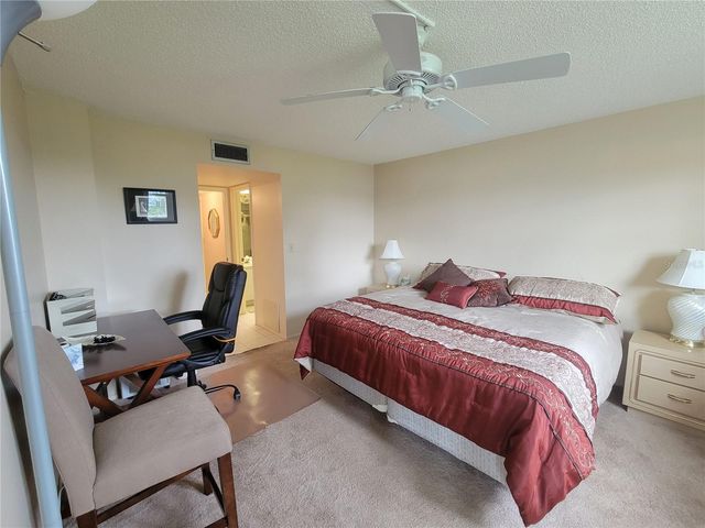 4715 BAY STREET NE 225, St Petersburg, FL 33703