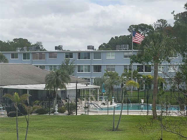 4715 BAY STREET NE 225, St Petersburg, FL 33703