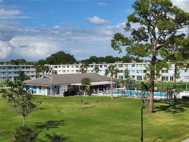 4715 BAY STREET NE 225, St Petersburg, FL 33703