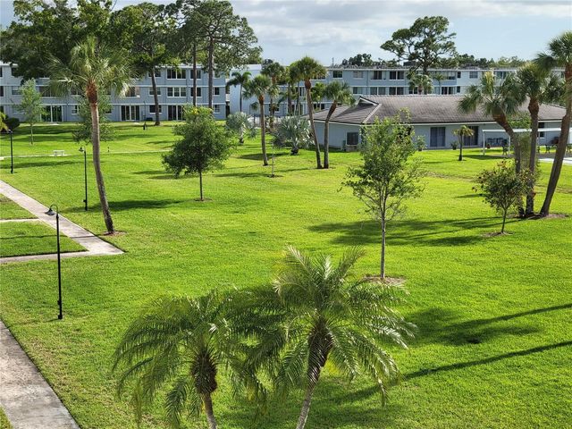 4715 BAY STREET NE 225, St Petersburg, FL 33703