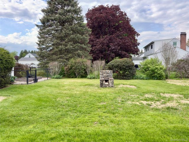 51 Horseshoe Drive, Hyde Park, NY 12538
