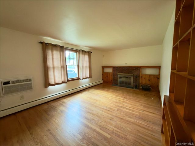 51 Horseshoe Drive, Hyde Park, NY 12538