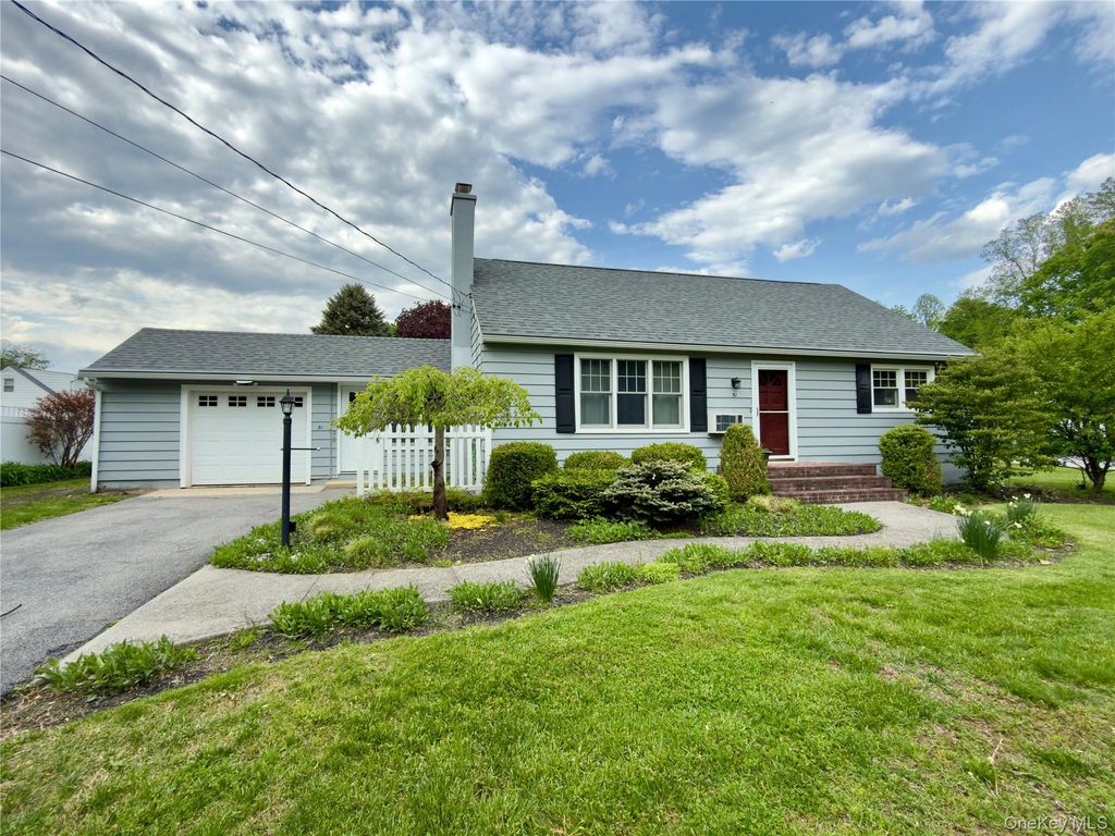 51 Horseshoe Drive, Hyde Park, NY 12538
