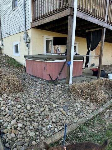 30 SUMMIT ST, Clarksville, PA 15322
