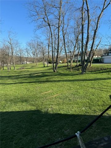 30 SUMMIT ST, Clarksville, PA 15322