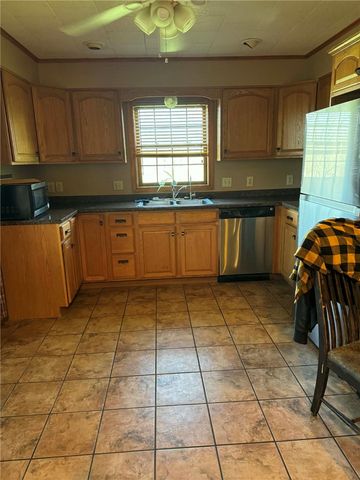 30 SUMMIT ST, Clarksville, PA 15322