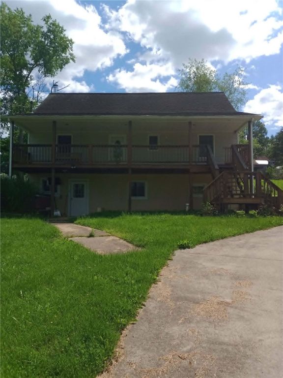 30 SUMMIT ST, Clarksville, PA 15322