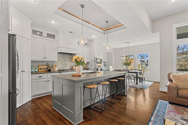 16805 Bradshaw Street, Overland Park, KS 66221