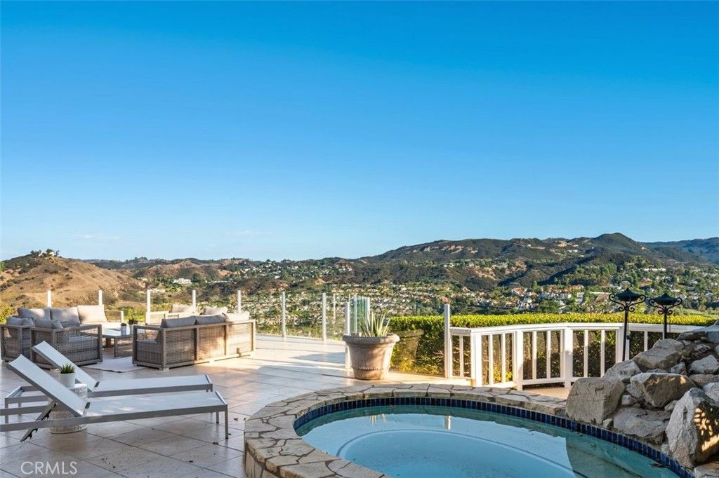 24658 Cordillera Drive, Calabasas, CA 91302 — photo 4