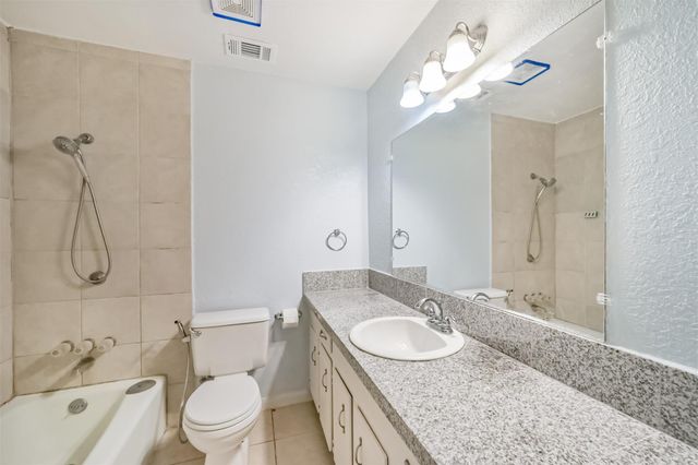 1749 Dolphin Drive, Seabrook, TX 77586